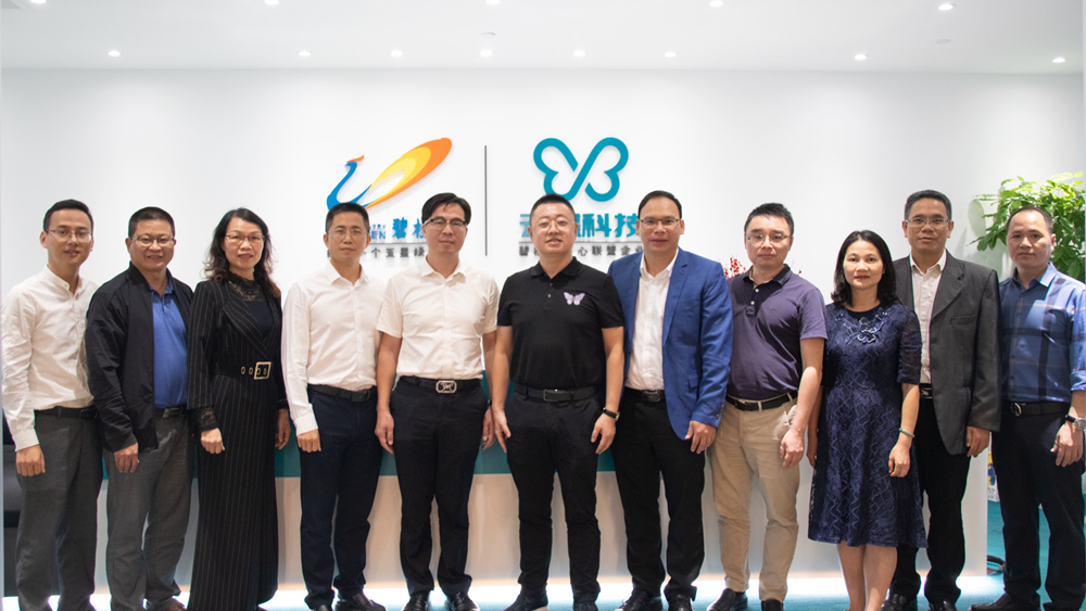 江門市蓬江區(qū)政府辦公室副主任譚耀棠、教育局局長(zhǎng)張懷業(yè)一行到訪云蝶科技