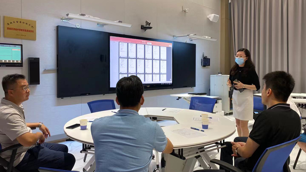 清遠(yuǎn)市清城區(qū)教育局局長(zhǎng)劉藝東一行參觀云蝶智慧教育樣板點(diǎn)