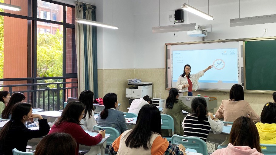 重慶兩江新區(qū)星湖學(xué)校智慧紙筆走入課堂