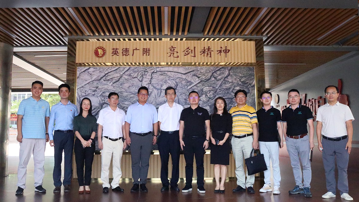 鄉(xiāng)村振興，教育先行，廣大附中英德實(shí)驗(yàn)學(xué)校智慧教室正式揭牌