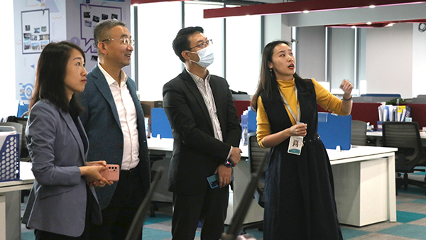 海珠區(qū)科工商信局領(lǐng)導(dǎo)調(diào)研云蝶科技