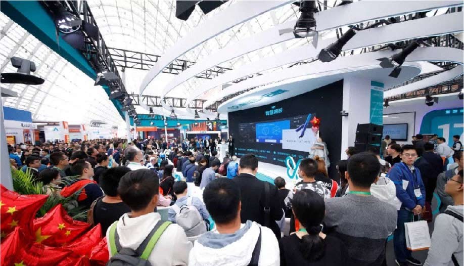 【云蝶科技】重磅亮相77屆教裝展，【智慧教室專家】成最大吸睛王