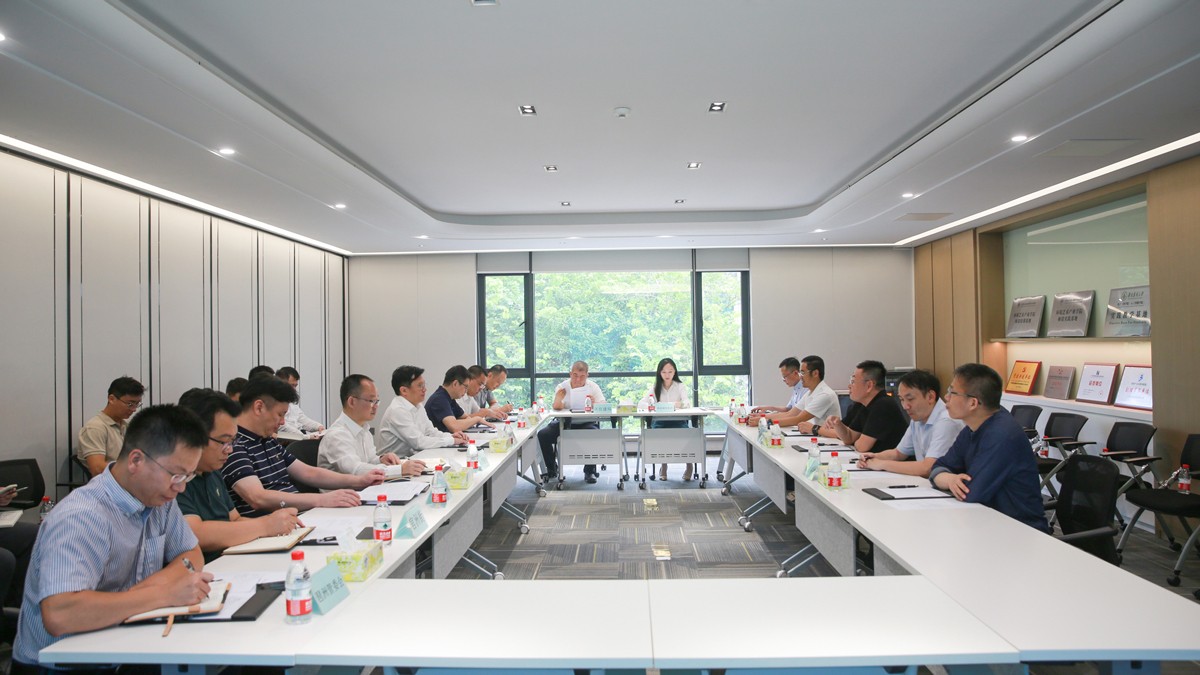 海珠區(qū)區(qū)長毛松柏一行到訪云蝶科技考察調(diào)研