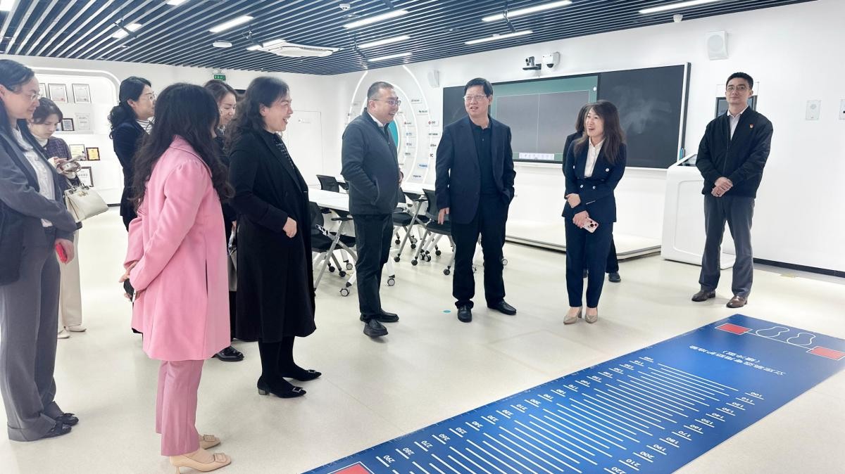 廣東省廣播電視局副局長鐘慶才蒞臨云蝶科技調(diào)研交流